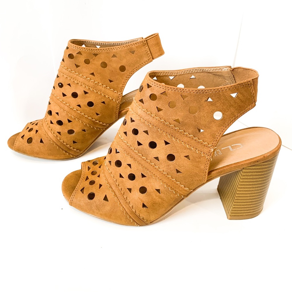 CL by Laundry Brown Peep Toe Laser Cut Sandals with Stacked Heel Size 8.5 EUC